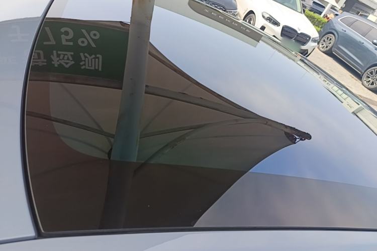 Used XPeng P7 2025 Model—750 All-Wheel-Drive High-Performance Ultra Roof