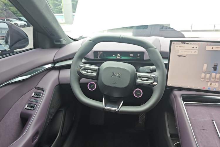 Used XPeng P7 2025 Model—750 All-Wheel-Drive High-Performance Ultra Steering Wheel