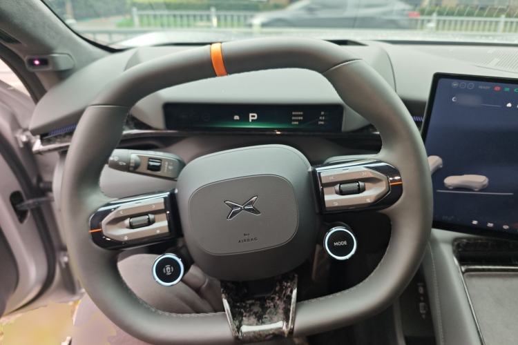 Used XPeng P7 2025 Model—750 All-Wheel-Drive High-Performance Ultra Steering Wheel