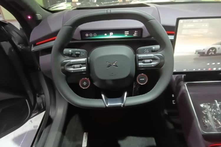 Used XPeng P7 2025 Model—750 All-Wheel-Drive High-Performance Ultra Steering Wheel