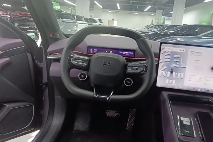 Used XPeng P7 2025 Model—702 Long Range Ultra Steering Wheel