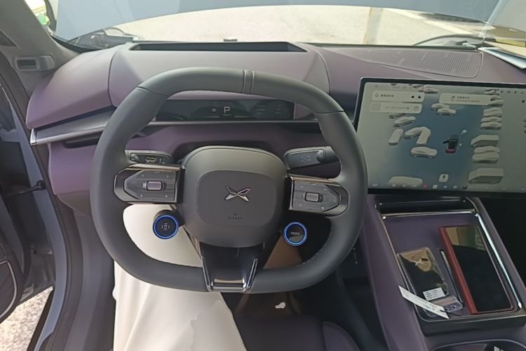 Used XPeng P7 2025 Model—750 All-Wheel-Drive High-Performance Ultra Steering Wheel