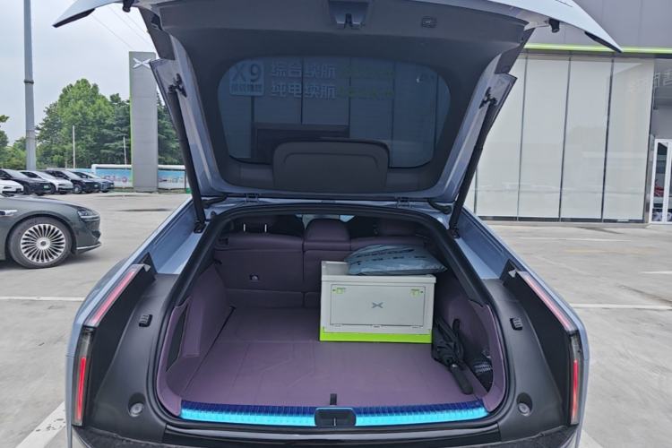 Used XPeng P7 2025 Model—750 All-Wheel-Drive High-Performance Ultra Trunk