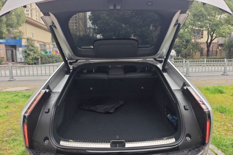 Used XPeng P7 2025 Model—750 All-Wheel-Drive High-Performance Ultra Trunk