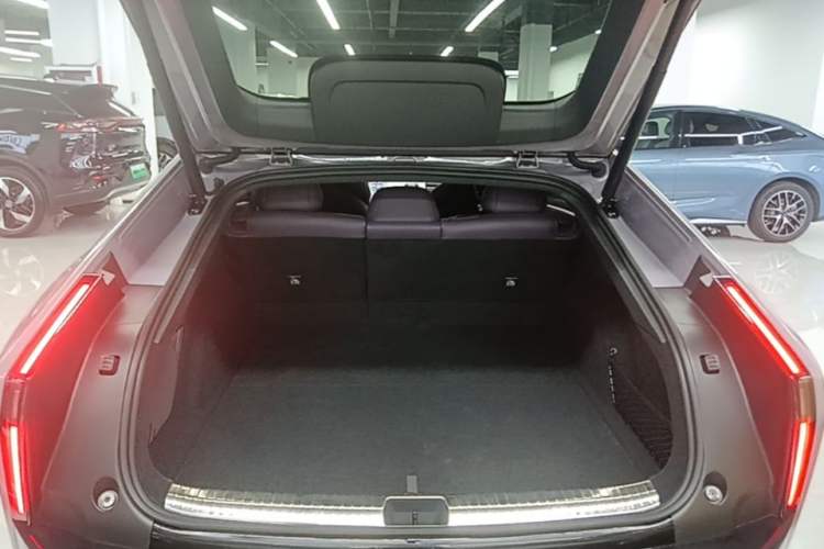 Used XPeng P7 2025 Model—702 Long Range Ultra Trunk