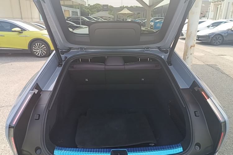 Used XPeng P7 2025 Model—750 All-Wheel-Drive High-Performance Ultra Trunk