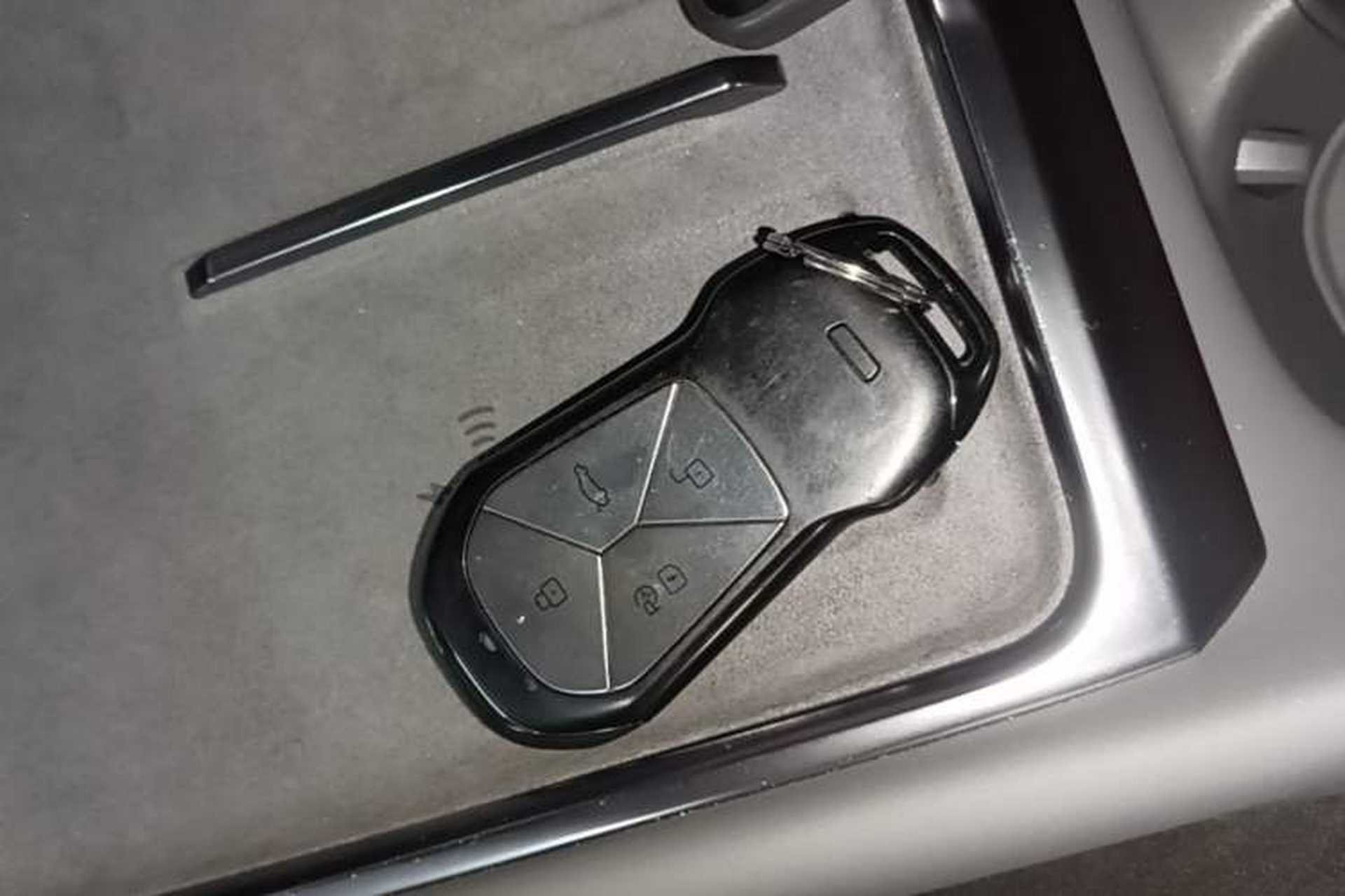 Used XPeng P7 2025 Model—750 All-Wheel-Drive High-Performance Ultra Vehicle Key