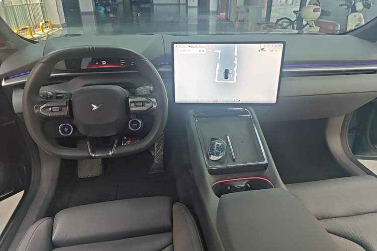 Used XPeng P7 2025 Model—702 Long Range Ultra Center Console