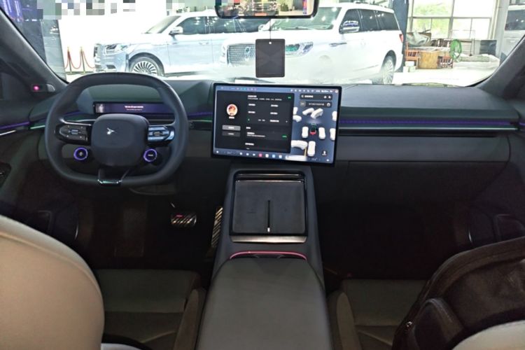 Used XPeng P7 2025 Model—702 Long Range Ultra Center Console
