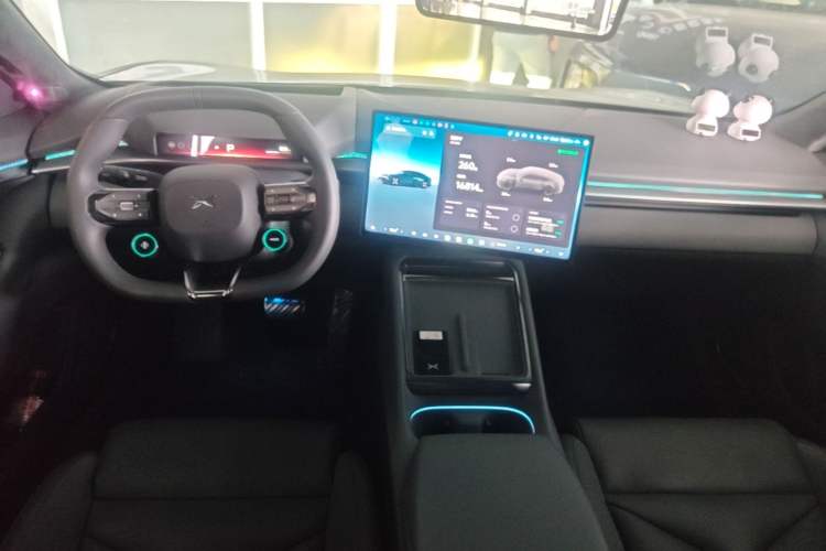 Used XPeng P7 2025 Model—820 Ultra Long Range Ultra Center Console