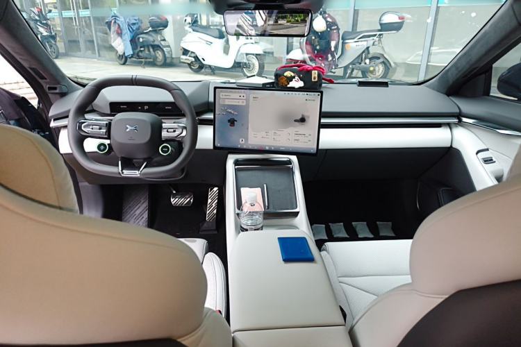 Used XPeng P7 2025 Model—820 Ultra Long Range Ultra Center Console