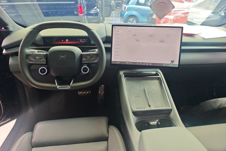 Used XPeng P7 2025 Model—820 Ultra Long Range Ultra Center Console