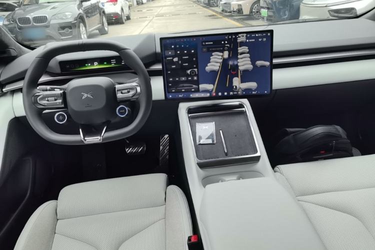 Used XPeng P7 2025 Model—702 Long Range Ultra Center Console