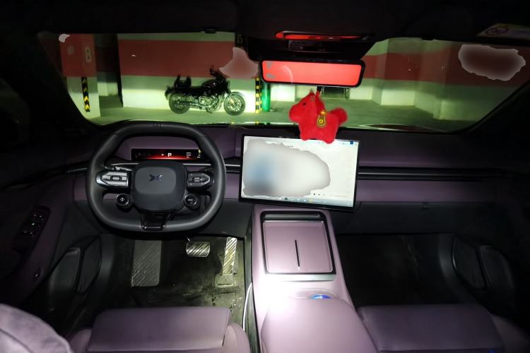 Used XPeng P7 2025 Model—702 Long Range Ultra Center Console