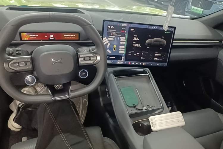 Used XPeng P7 2025 Model—702 Long Range Ultra Center Console
