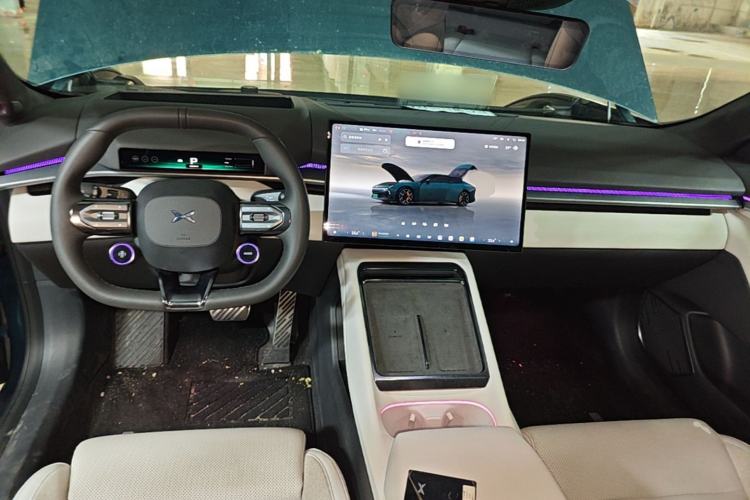 Used XPeng P7 2025 Model—702 Long Range Ultra Center Console