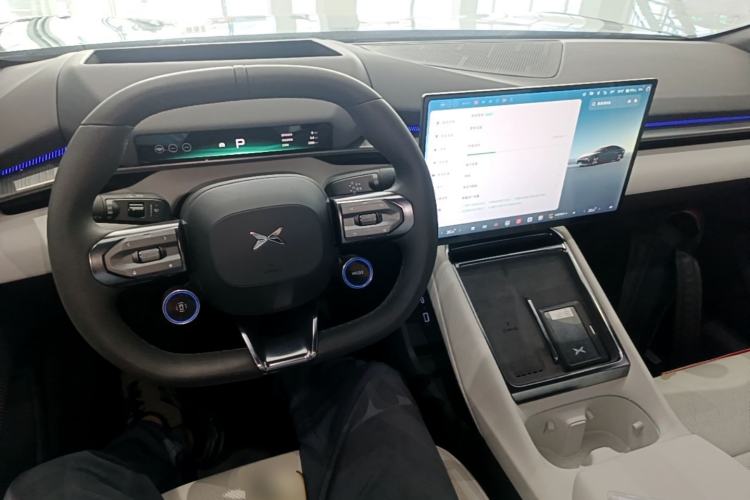 Used XPeng P7 2025 Model—702 Long Range Ultra Center Console