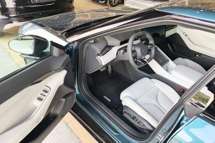 Used XPeng P7 2025 Model—702 Long Range Ultra Driver Seat