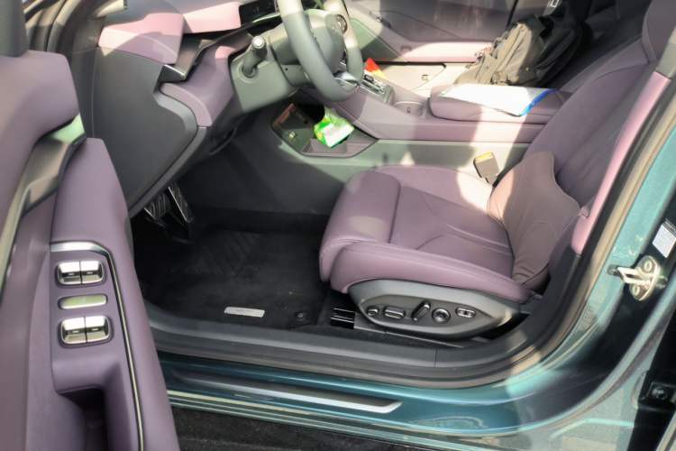 Used XPeng P7 2025 Model—702 Long Range Ultra Driver Seat