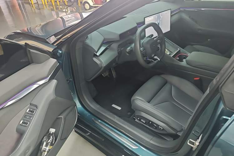Used XPeng P7 2025 Model—702 Long Range Ultra Driver Seat