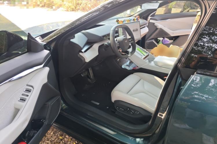Used XPeng P7 2025 Model—750 All-Wheel-Drive High-Performance Ultra Driver Seat