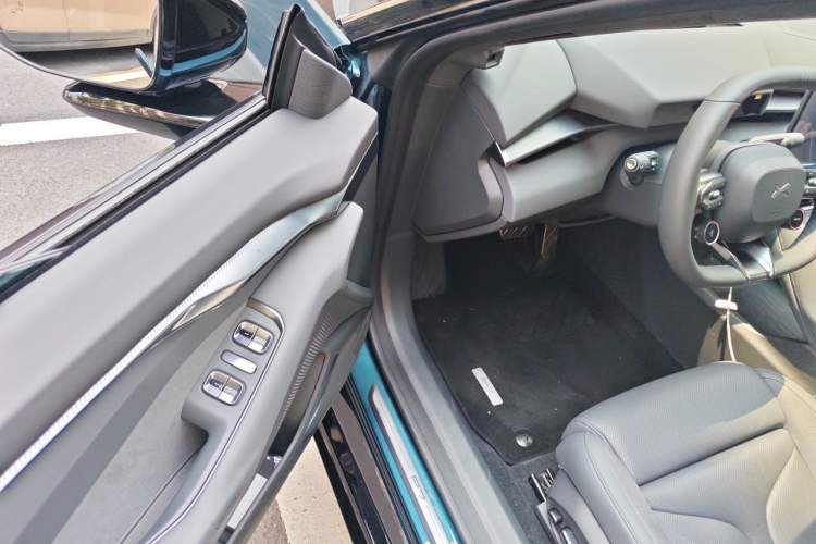 Used XPeng P7 2025 Model—702 Long Range Ultra Driver Seat