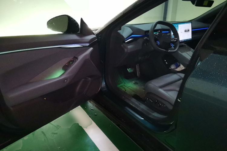 Used XPeng P7 2025 Model—750 All-Wheel-Drive High-Performance Ultra Driver Seat
