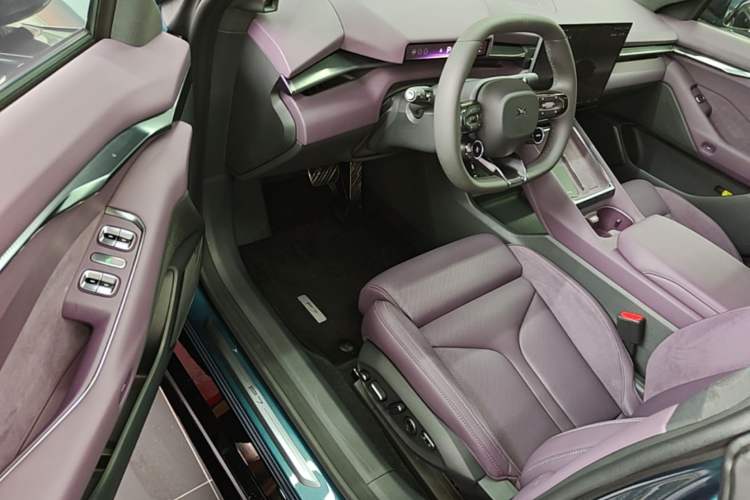 Used XPeng P7 2025 Model—750 All-Wheel-Drive High-Performance Ultra Driver Seat