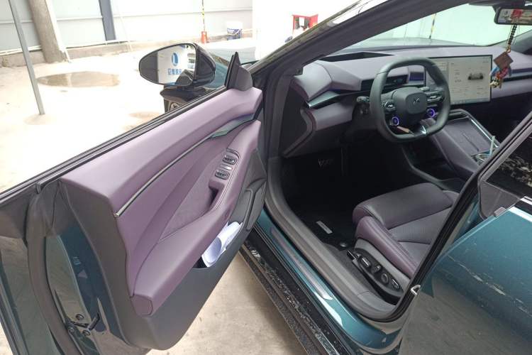 Used XPeng P7 2025 Model—750 All-Wheel-Drive High-Performance Ultra Driver Seat
