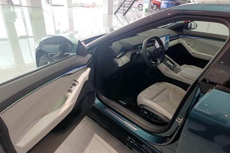 Used XPeng P7 2025 Model—702 Long Range Ultra Driver Seat