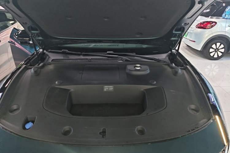 Used XPeng P7 2025 Model—702 Long Range Ultra Engine Bay