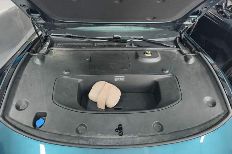 Used XPeng P7 2025 Model—820 Ultra Long Range Ultra Engine Bay
