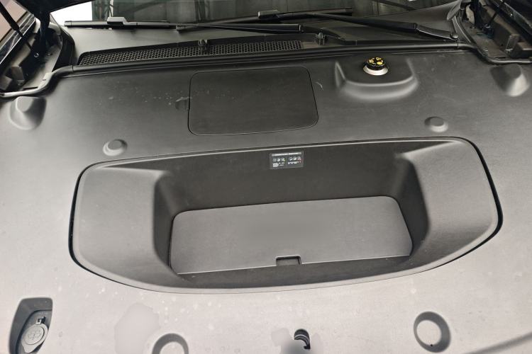 Used XPeng P7 2025 Model—820 Ultra Long Range Ultra Engine Bay