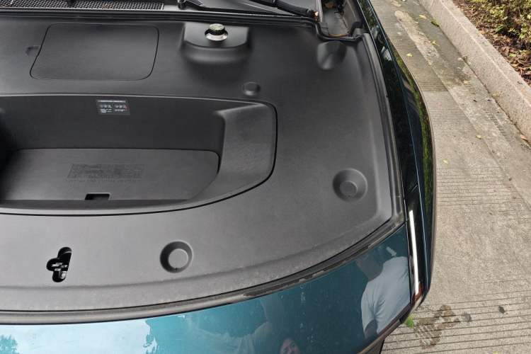 Used XPeng P7 2025 Model—820 Ultra Long Range Ultra Engine Bay Left