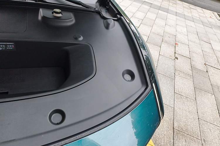 Used XPeng P7 2025 Model—820 Ultra Long Range Ultra Engine Bay Left