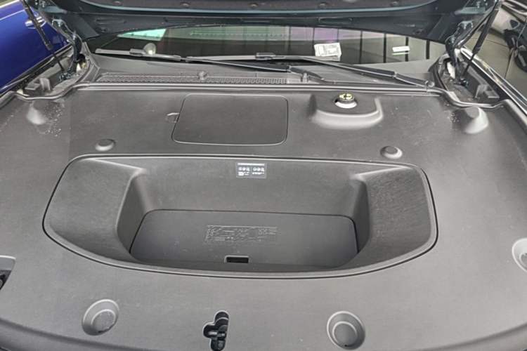 Used XPeng P7 2025 Model—820 Ultra Long Range Ultra Engine Bay