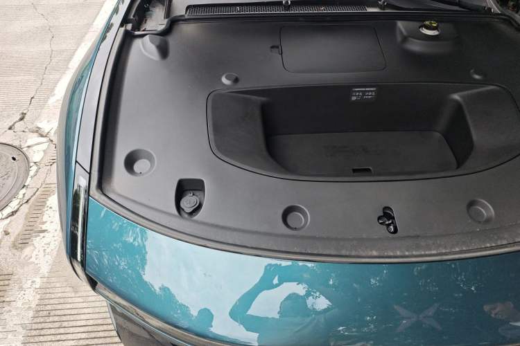 Used XPeng P7 2025 Model—820 Ultra Long Range Ultra Engine Bay Right