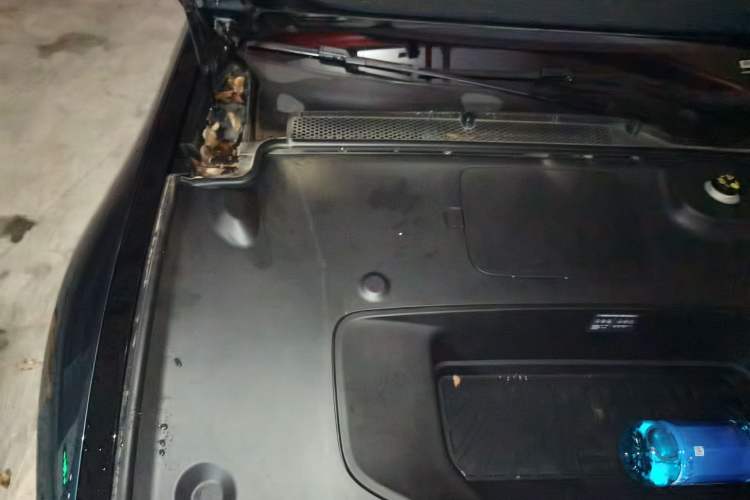 Used XPeng P7 2025 Model—702 Long Range Ultra Engine Bay Right