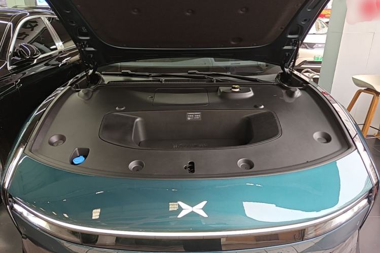 Used XPeng P7 2025 Model—750 All-Wheel-Drive High-Performance Ultra Engine Bay