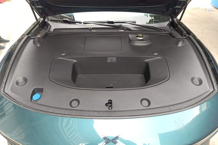 Used XPeng P7 2025 Model—750 All-Wheel-Drive High-Performance Ultra Engine Bay