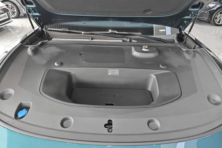 Used XPeng P7 2025 Model—702 Long Range Ultra Engine Bay