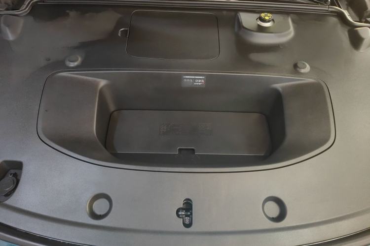 Used XPeng P7 2025 Model—750 All-Wheel-Drive High-Performance Ultra Engine Bay