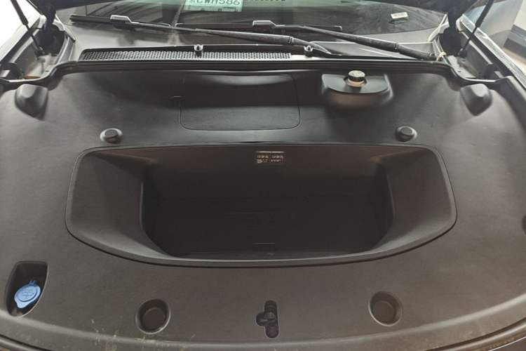 Used XPeng P7 2025 Model—702 Long Range Ultra Engine Bay