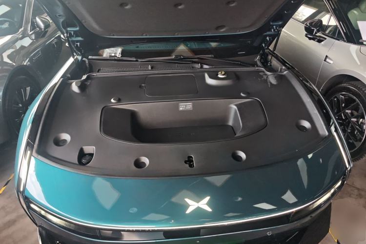 Used XPeng P7 2025 Model—750 All-Wheel-Drive High-Performance Ultra Engine Bay