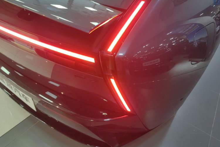 Used XPeng P7 2025 Model—750 All-Wheel-Drive High-Performance Ultra Exterior 3