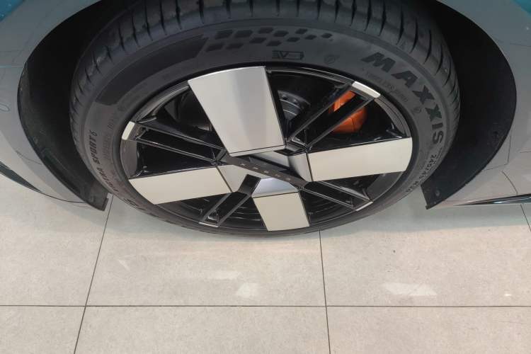 Used XPeng P7 2025 Model—750 All-Wheel-Drive High-Performance Ultra Exterior 4