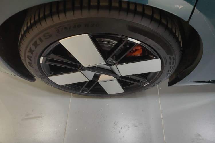 Used XPeng P7 2025 Model—750 All-Wheel-Drive High-Performance Ultra Exterior 5