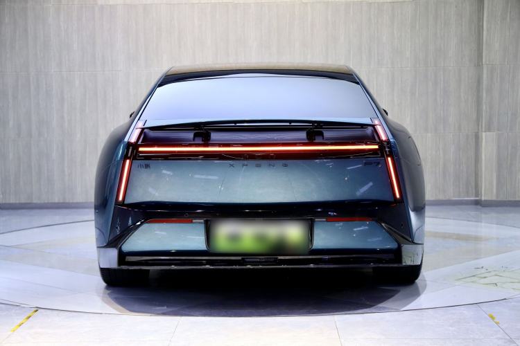 Used XPeng P7 2025 Model—750 All-Wheel-Drive High-Performance Ultra Exterior 5