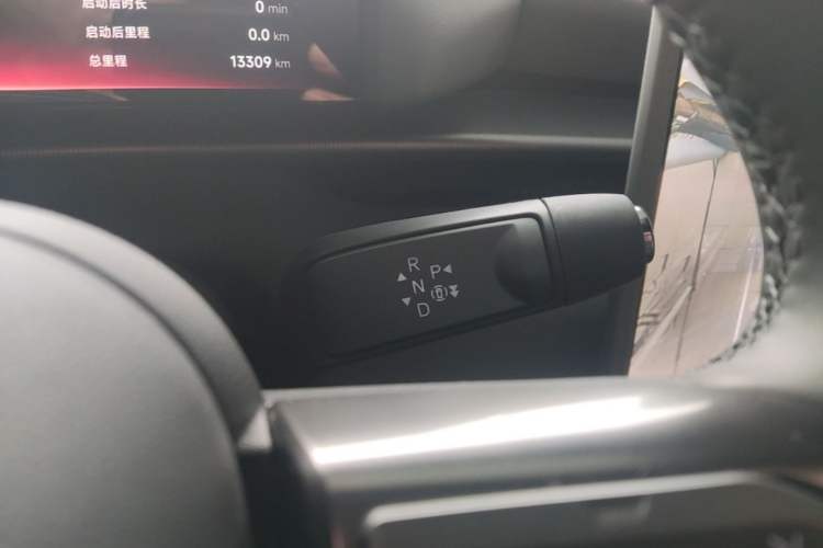 Used XPeng P7 2025 Model—702 Long Range Ultra Gear Lever
