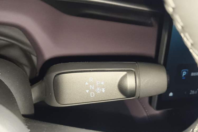 Used XPeng P7 2025 Model—702 Long Range Ultra Gear Lever